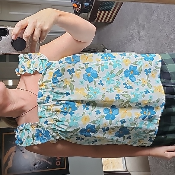 STUNNING IMPRESSIONS SMOCK BABYDOLL FLOWER POWER RUFFLE TANK - Picture 2 of 8